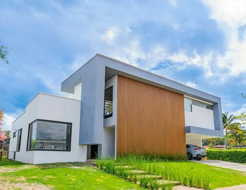 Discover luxury and exclusivity in this stunning house located within a high-level private condominium in La Garita de Alajuela, just meters from the Nursing School, the ...