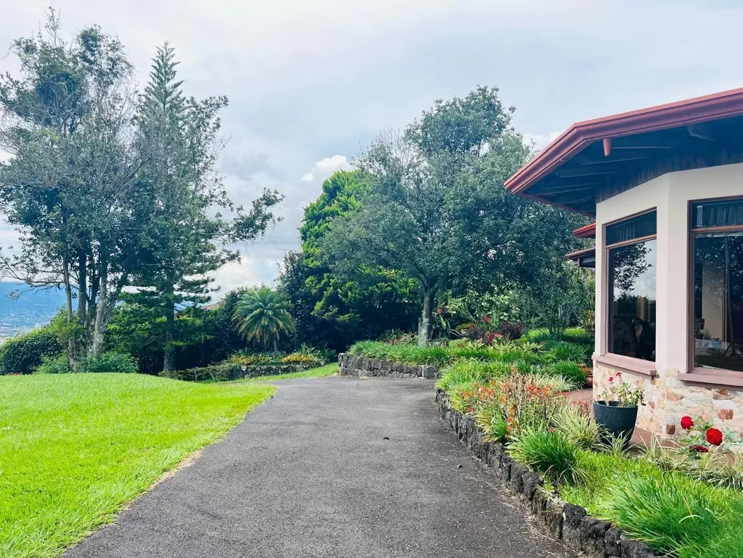 Venta de casa en lote de 2500 m2 San Rafael Angeles Heredia