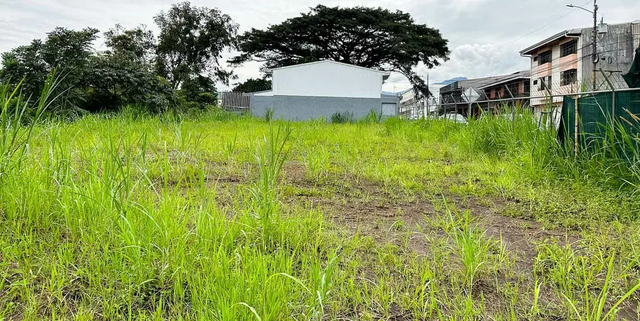 Spacious, flat lot in Pavas, ideal for developing apartments, condominiums, or your dream home. Located just minutes from Rohrmoser, in one of the most sought-after and rapidly ...