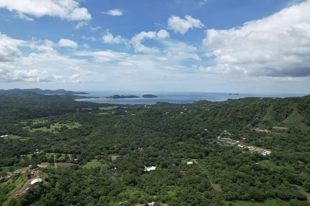 Exclusiva propiedad de 5.040 m² ubicada en un residencial en Playa Potrero, Guanacaste, que ofrece una increíble vista al mar, abarcando toda la Marina de Flamingo y Playa Potrero. ...