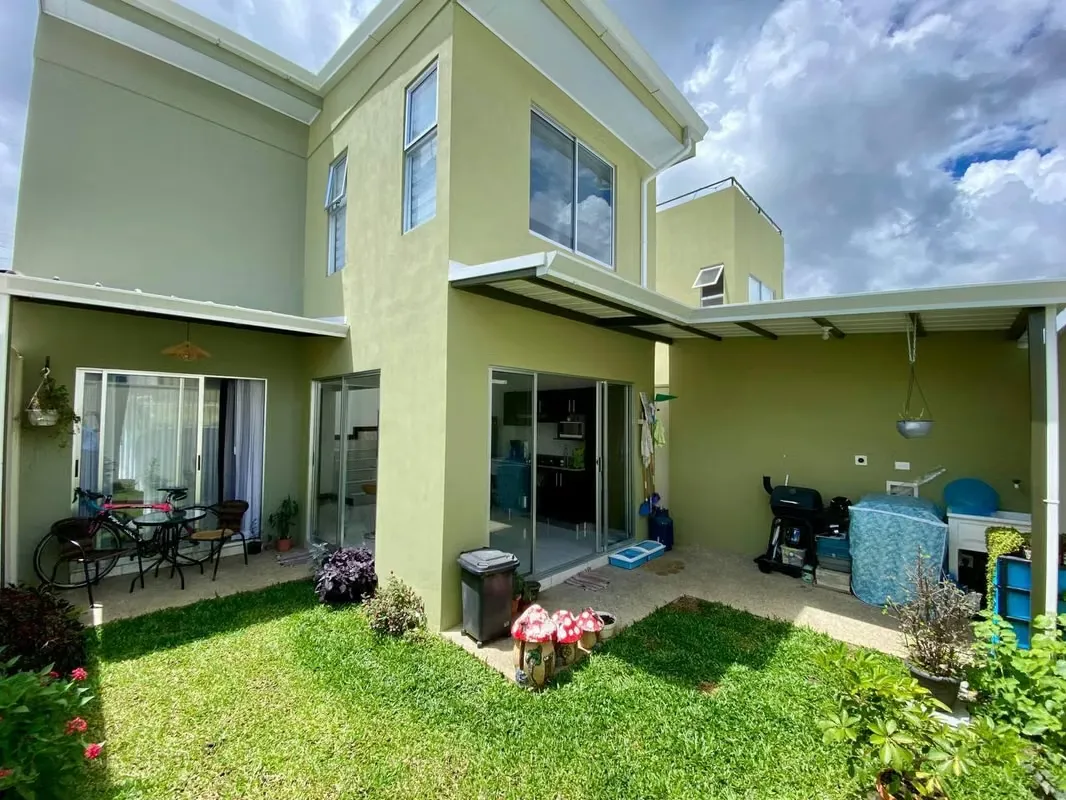 Venta de Casa en El Guarco  El Tejar Cartago en condominio