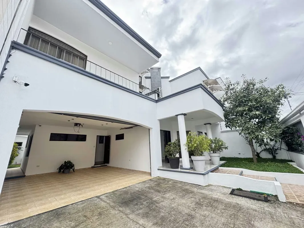 SE VENDE HERMOSA MODERNA CASA EN ABEDULES DE CURRIDABAT
