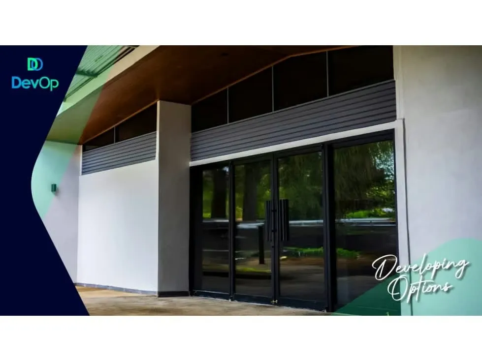 Amplio local comercial en San José de la montaña Heredia NEGOCIABLE