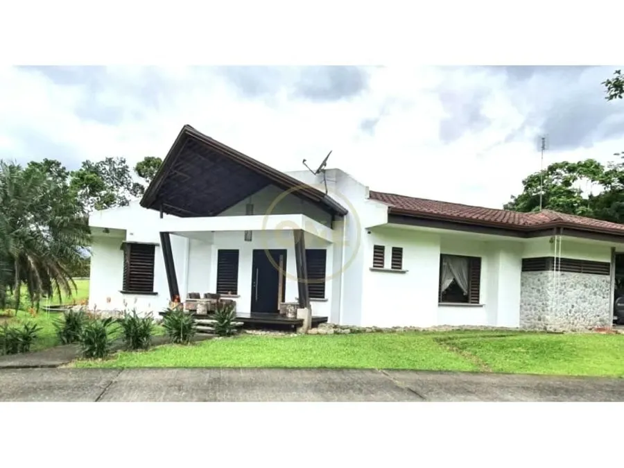 Imagine yourself walking, enjoying a pure and fresh climate, surrounded by wild animals in one of the most privileged areas of the Costa Rican Caribbean.