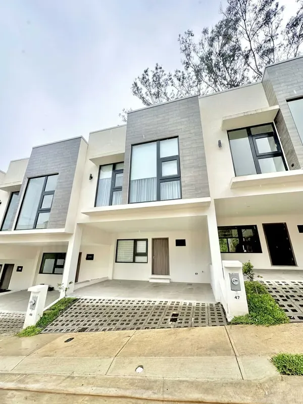 New House for Rente in Santa Ana Town