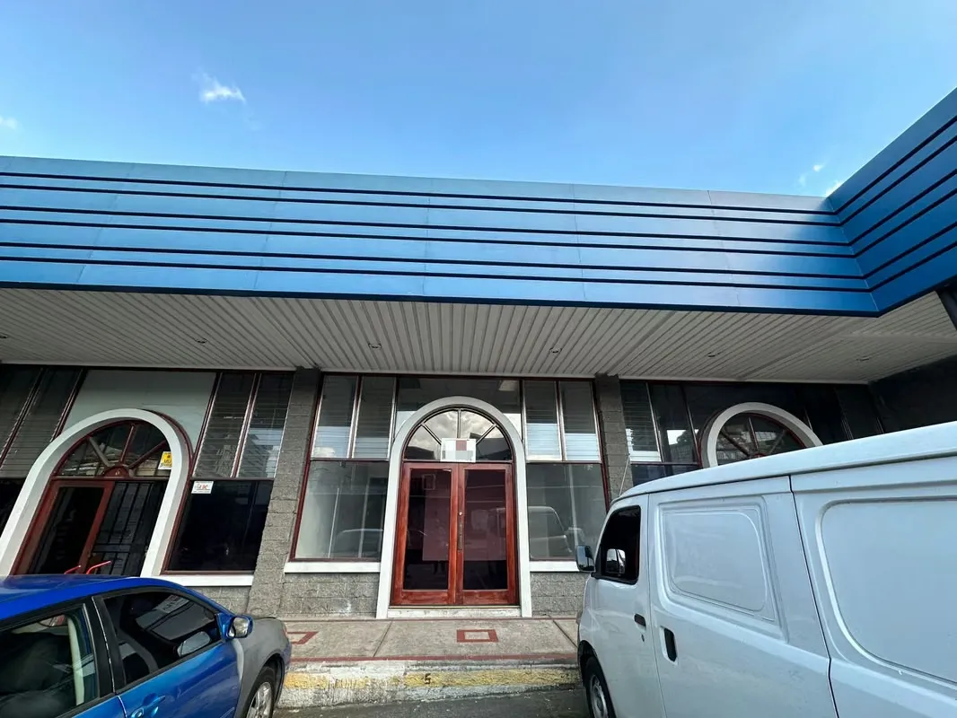 This space offers an excellent layout, including a large area on the first floor, ideal for comfortable and ...