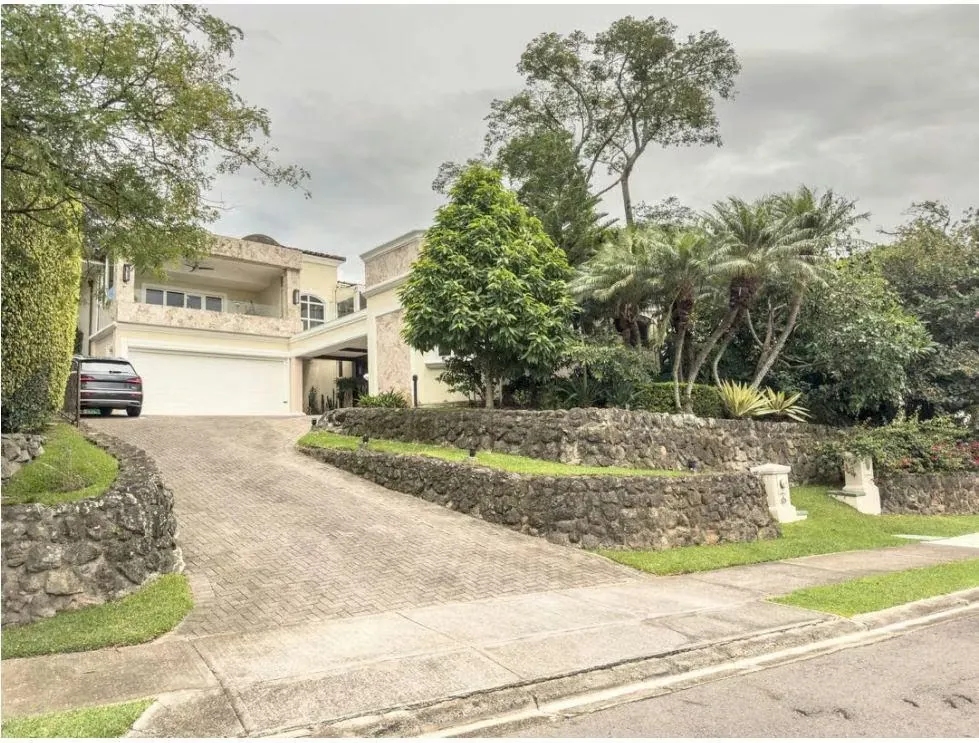 LUXURY HOUSE FOR SALE IN CERRO ALTO, ESCAZU