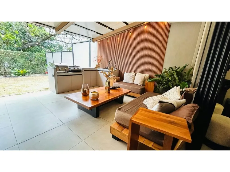 Oportunidad Venta hermoso Condominio de 210m2 en Lindora. (cod.330)