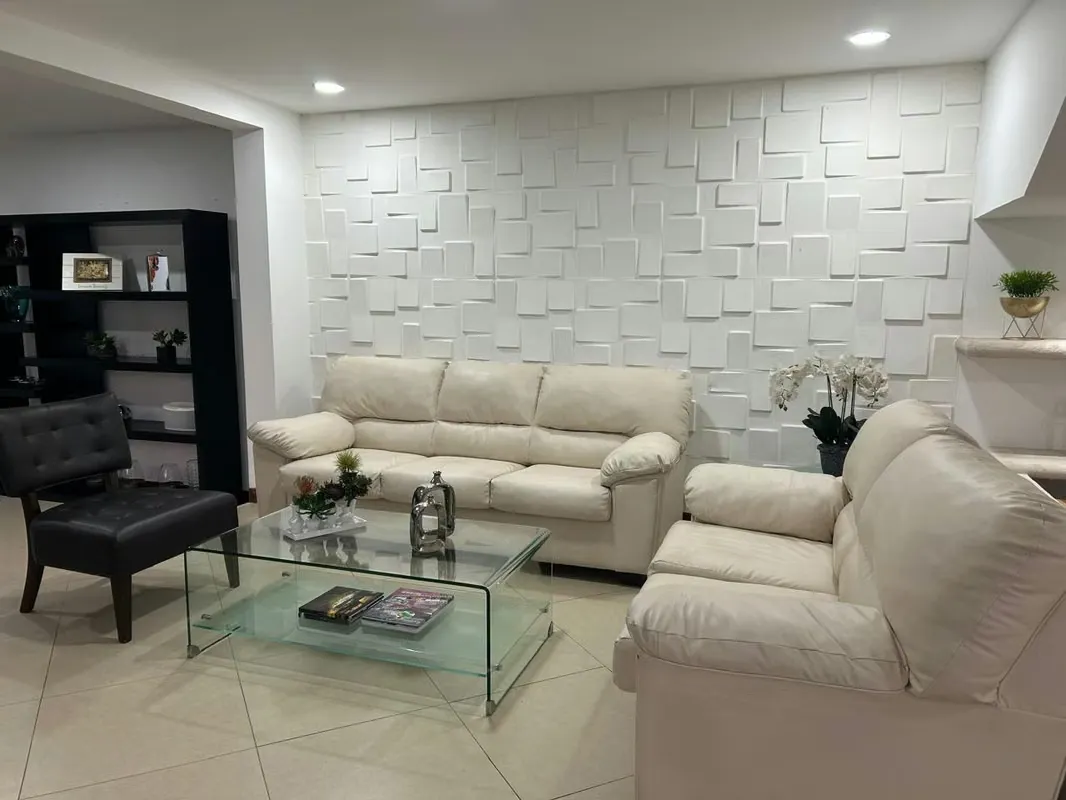 Rent a beautiful furnished house in Condominio Villas De Valencia -Escazú.