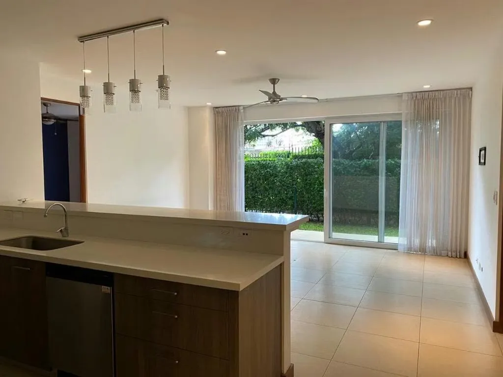 Lujoso Apartamento en uno de los condominios más exclusivos de la zona, con la ubicación más privilegiada de todo Guachipelín de Escazú.