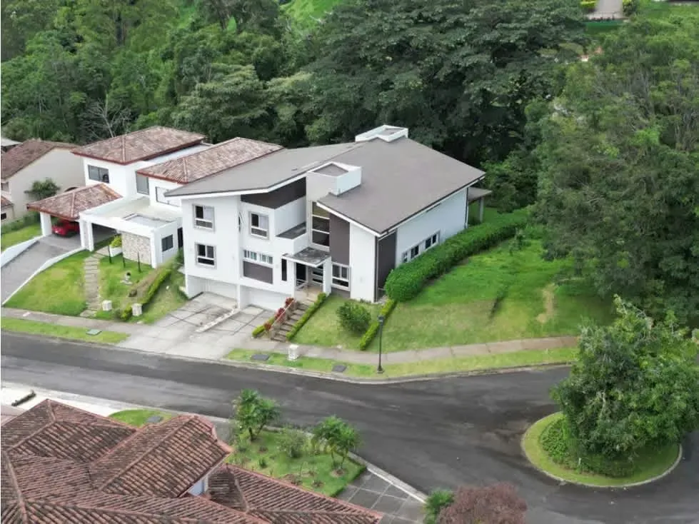 Venta de duplex (2 casas) en condominio de lujo en Curridabat