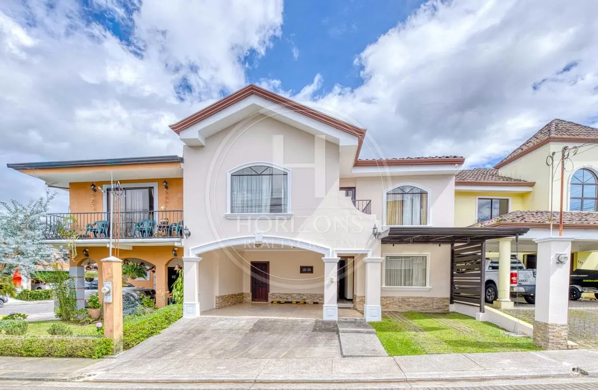 Casa en Condominio Lomas de Granadilla Curridabat 3 Habitaciones 3 Parqueos y Jardín noj1221ij