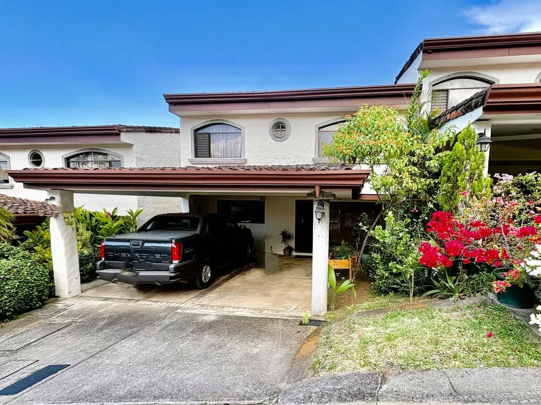 ESCAZU! SPACIOUS SEMI-DETACHED 4 BDR TOWNHOUSE FOR SALE