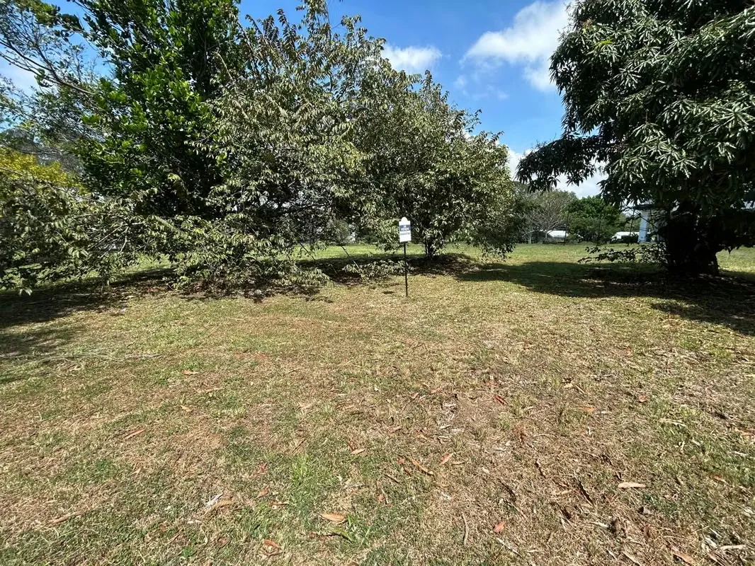 Se vende hermoso lote de 600 m2 ubicado en Hacienda Espinal, uno de los condominios más exclusivos, seguros y demandados ...