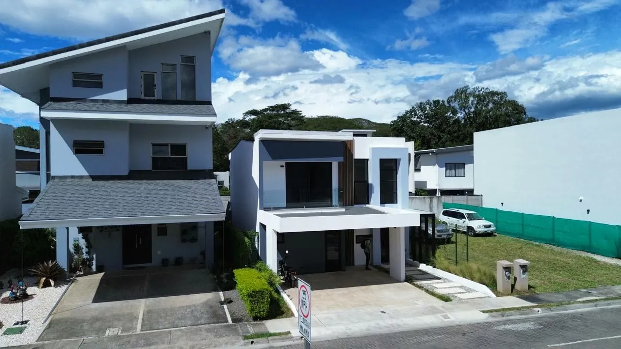 Casa Moderna a estrenar en Condominio