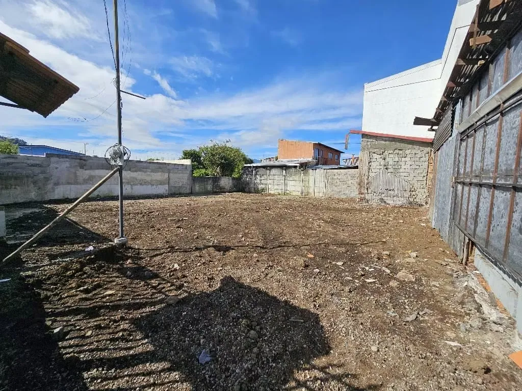 Vía principal con acceso a Tirrases, Zapote, San Francisco.