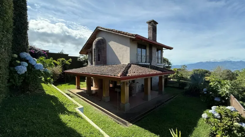 Beautiful House for Sale with Spectacular View in an Exclusive Gated Community