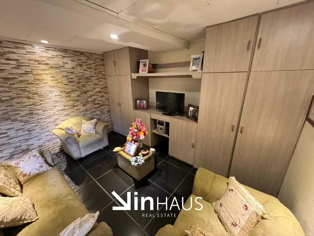 Venta de propiedad con 6 apartamentos en San Rafael Abajo de Desamparados. Tres apartamentos se encuentran en primer nivel y tres en segundo nivel. El apartamento 1 (casa original) ... — photo 2