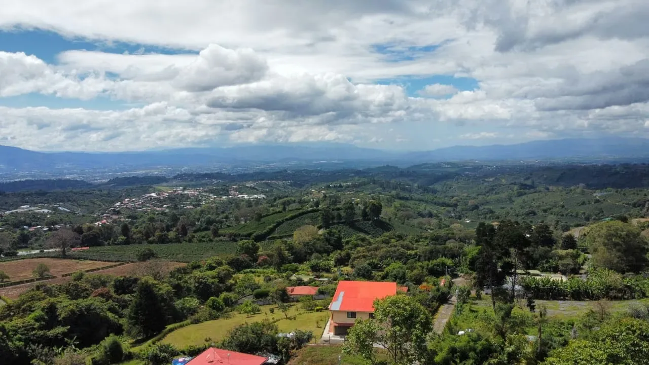 Venta de Finca con amplia infraestructura en Santa Bárbara, Heredia