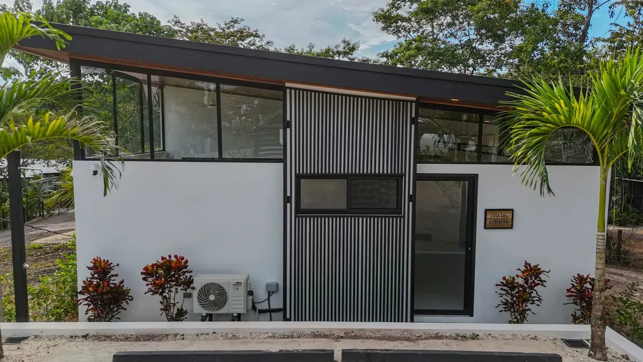 This brand new, fully furnished home, ready to move in or rent out, combines comfort, nature, and strategic access to the sea. Ideal for ...