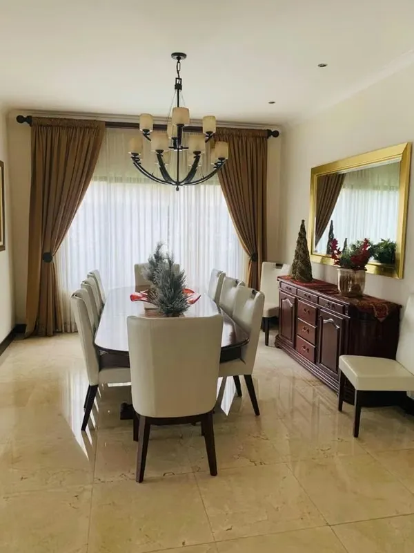 Venta de Casa en Exclusivo condominio Hacienda del sol Santa Ana, Rio Oro.
