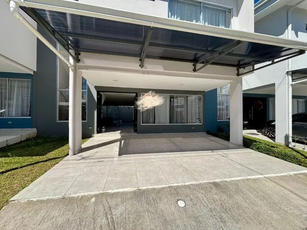 Ubicadas en Condominio Distrito San Juan , Tres Ríos