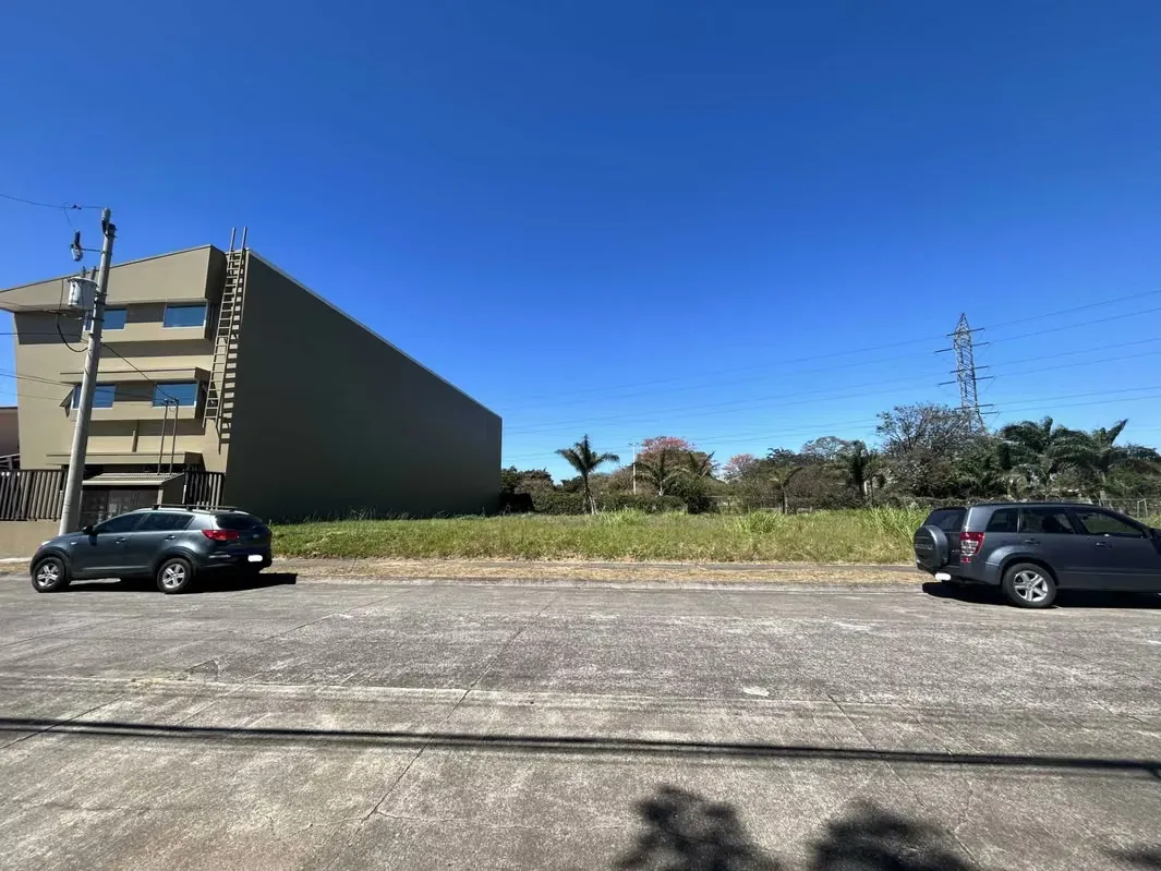 Se vende lote de 457.93 m2 en residencial con seguridad en las cercanías del Parque de diversiones en la Uruca. — photo 2