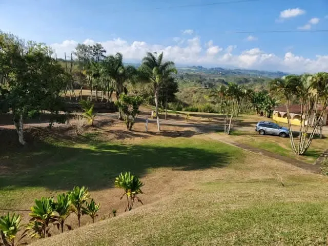Descubra una propiedad excepcional en el corazón de Cartago, una verdadera joya natural con trayectoria ...