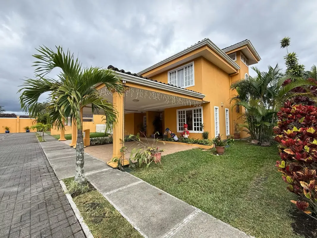 EN VENTA | Casa en Condominio Villa Jacaranda – San Vicente de Moravia. Oportunidad