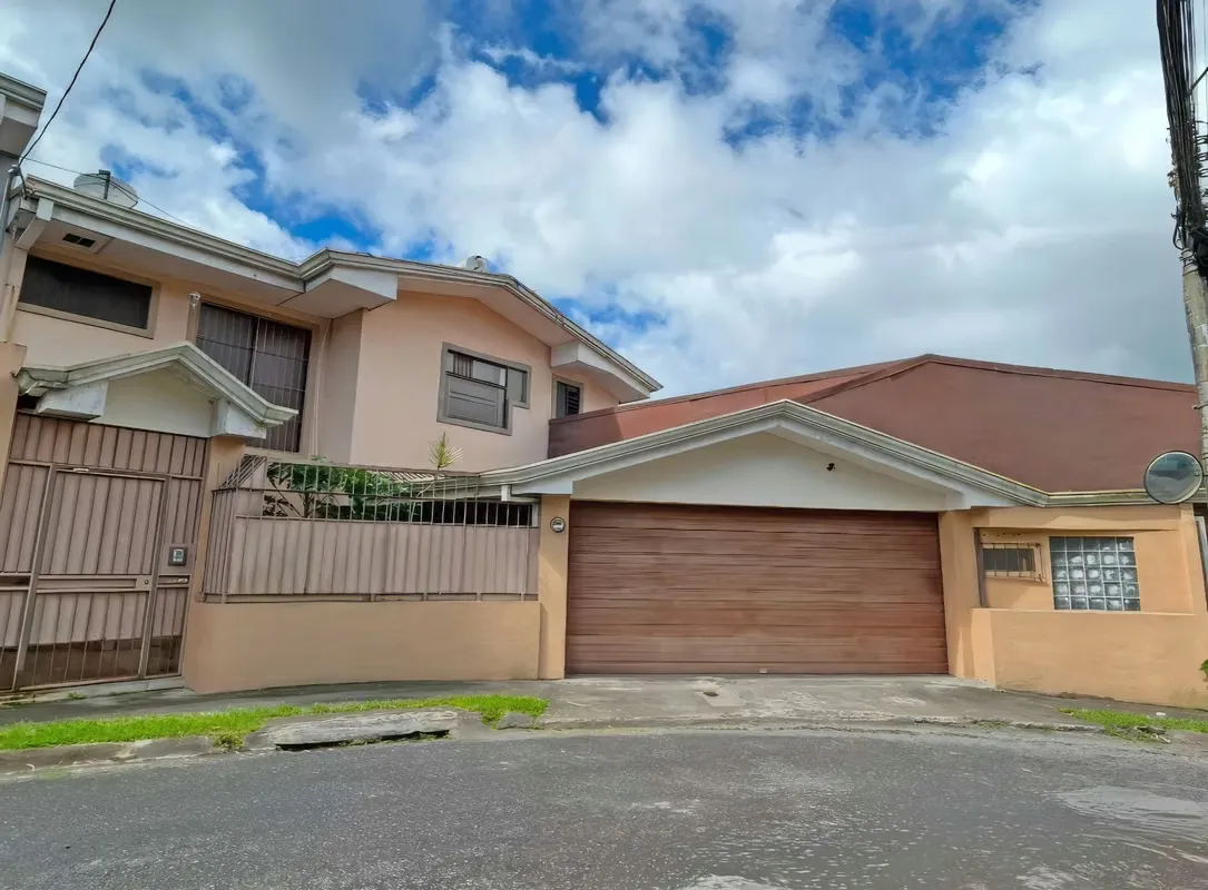 SPACIOUS HOUSE FOR SALE WITH 5 APARTMENTS – SAN RAMÓN, LA UNIÓN — photo 2