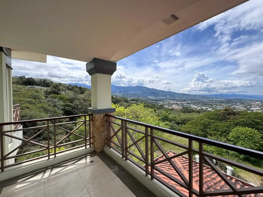 HOUSE FOR RENT/SALE IN GUACHIPELIN*