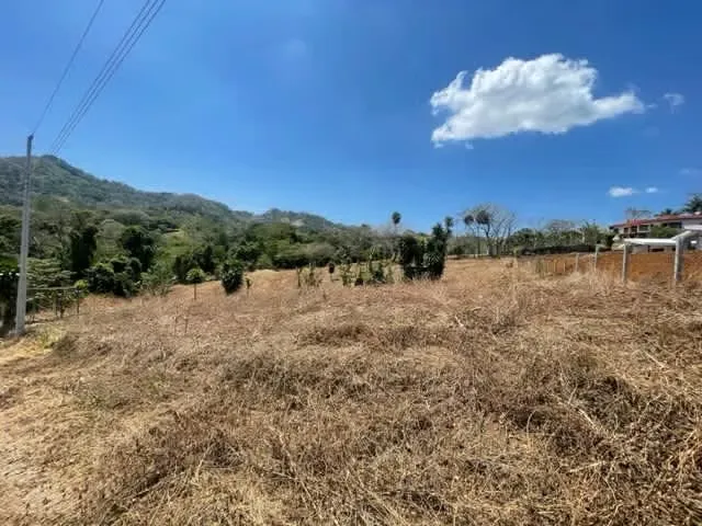 Lote todo utilizable en comunidad privada con vistas en Atenas!