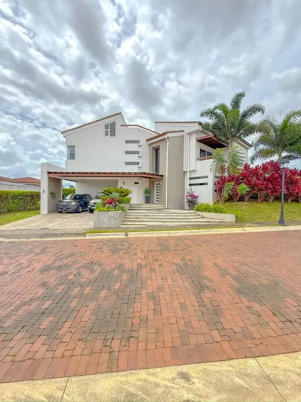CASA EN VENTA | CONDOMINIO LA RIVIERA – LA CAÑADA, SAN RAFAEL DE ALAJUELA