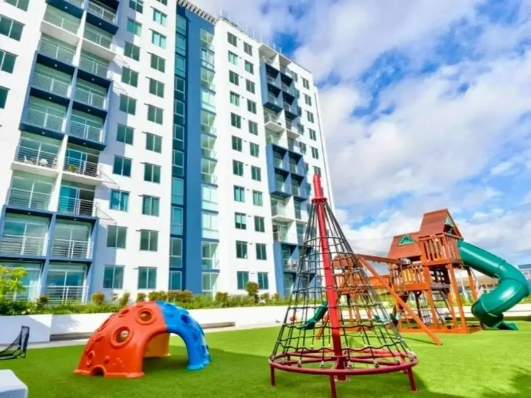 Venta de hermoso apartamento semiamueblado y con diseño moderno, ubicado en el Condominio Bambú Rivera, Tibás.