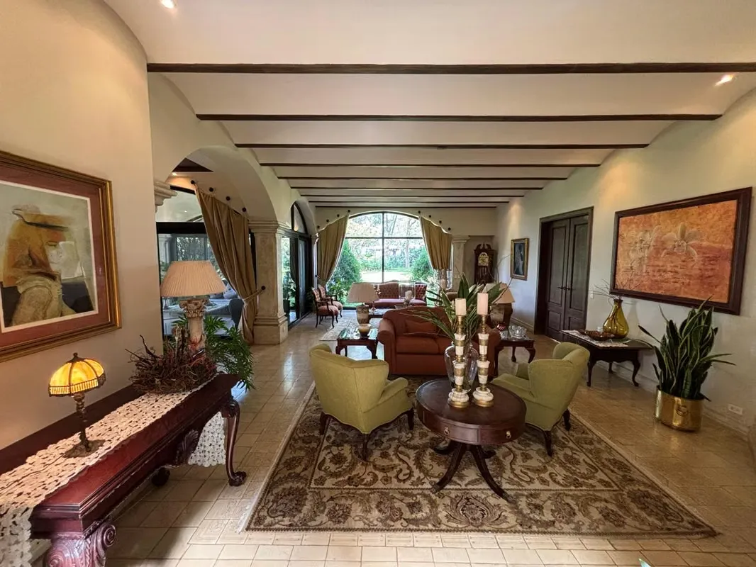 Esta hermosa casa ubicada en condominio en Santo Domingo de Heredia, cuenta con la siguiente distribución: — photo 3