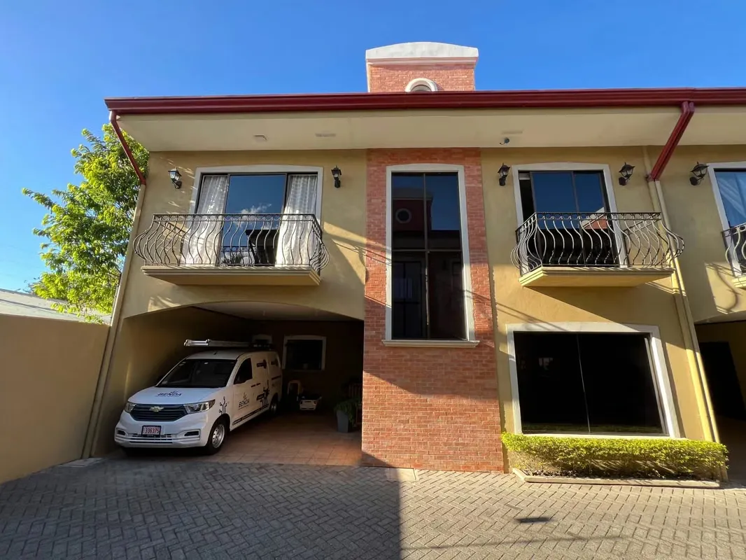 Casa a la venta en Condominio en Pinares Curridabat