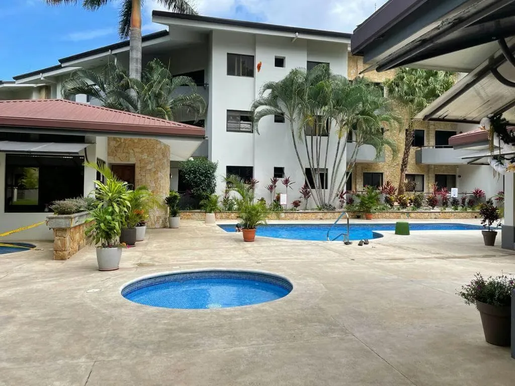Descubra la oportunidad de vivir en uno de los condominios más completos y mejor ubicados de Santa Ana Centro. Este ...