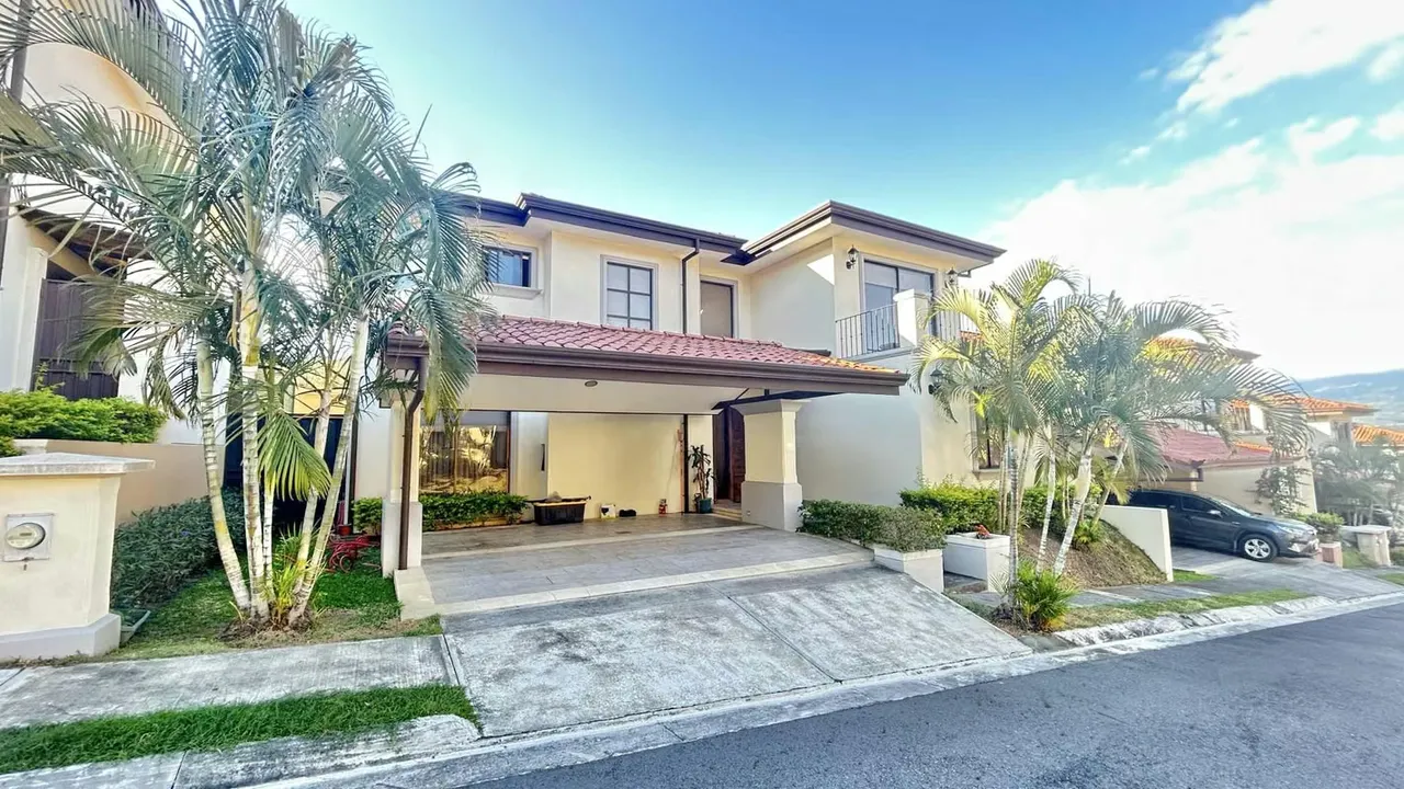 ¡Espectacular Casa en Venta en Guachipelín de Escazú!