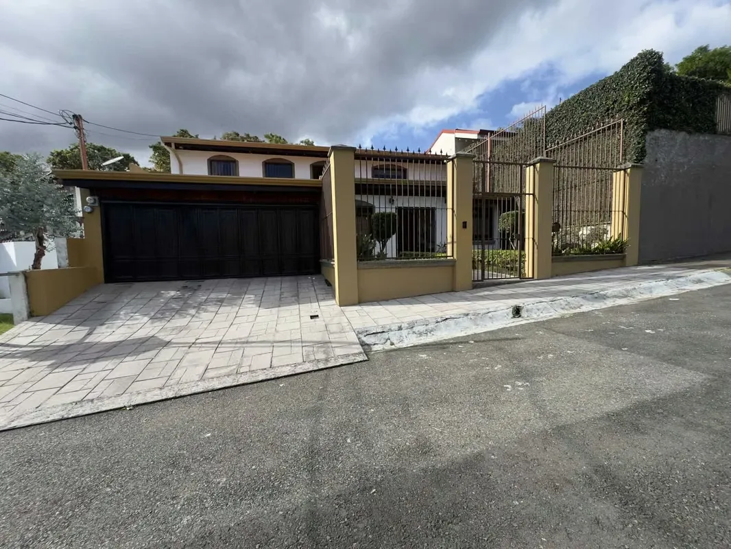 FOR SALE HOUSE IN RESIDENCIAL SIERRAS DE LA UNION