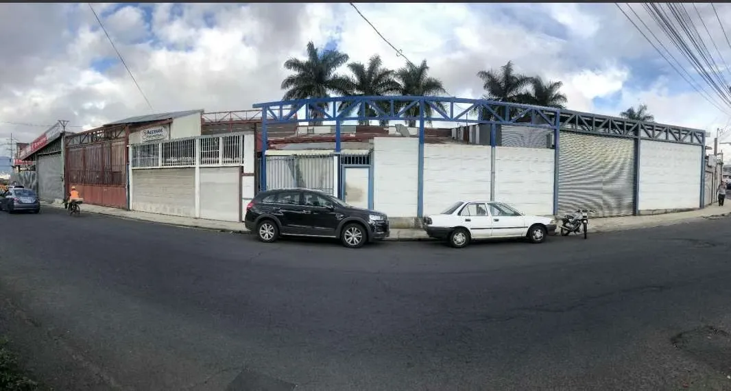 Warehouse for sale in Zapote 24630