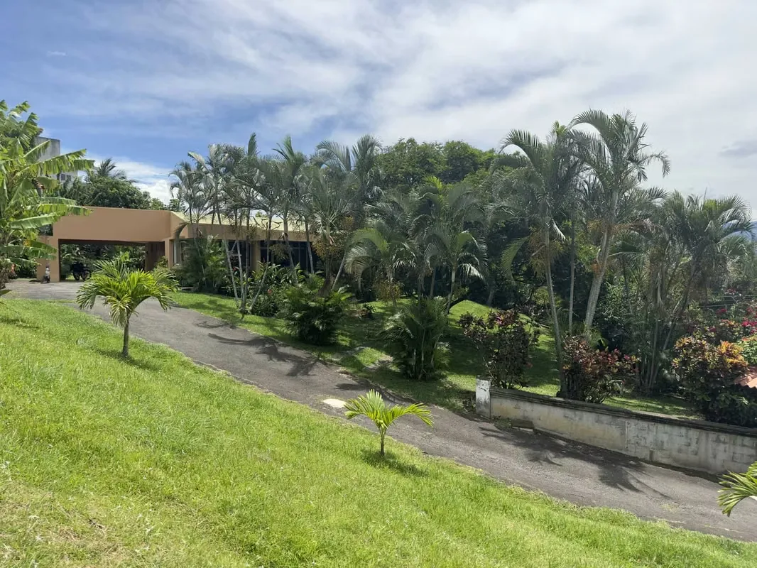 Gran propiedad en venta en Santa Ana, Río Oro