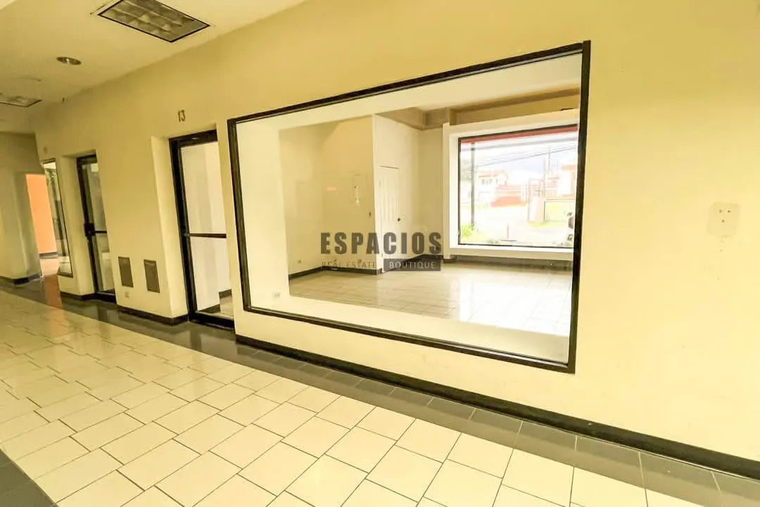 COMMERCIAL UNITS FOR RENT IN LA URUCA SHOPPING CENTER — photo 3