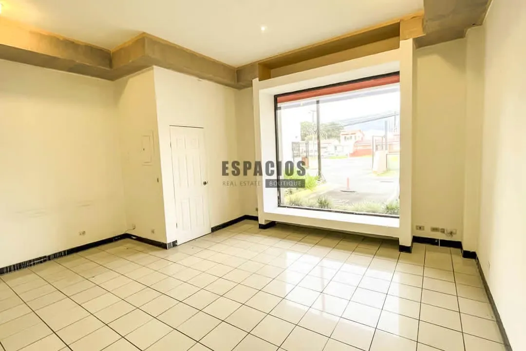 COMMERCIAL UNITS FOR RENT IN LA URUCA SHOPPING CENTER — photo 4
