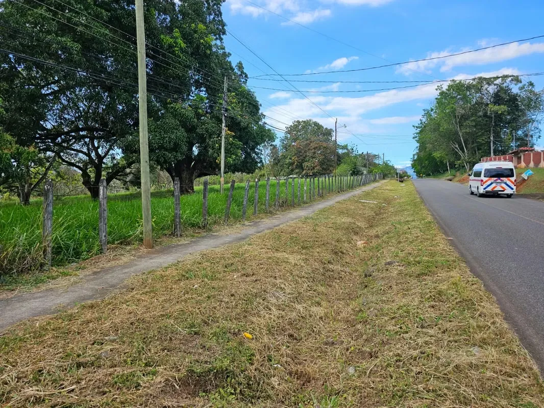 In Esparza, Puntarenas, on the main street (Secondary National Route 131), just 5.9 km (7 minutes) from the Inter-American Highway ...