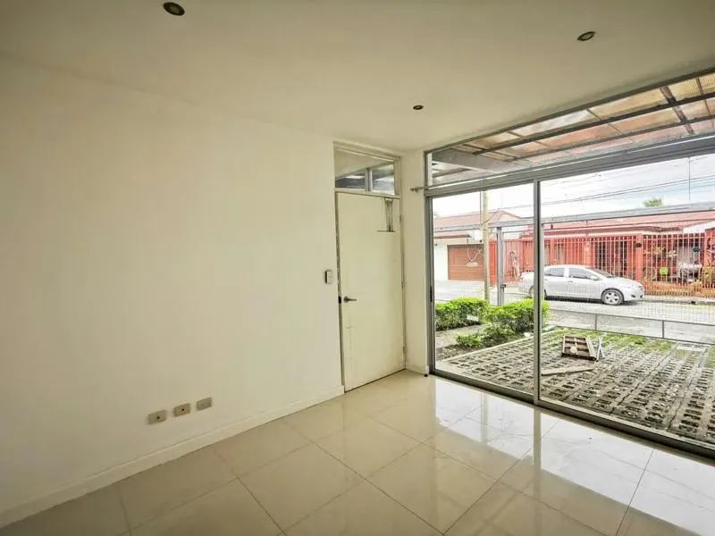 Venta Santa Ana centro casa en residencial cerrado