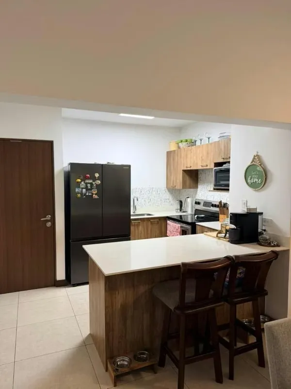 Alquiler de apartamento con línea blanca en Condominio Plaza del Río, Brasil de Santa Ana, sobre la radial a Ciudad Colón.