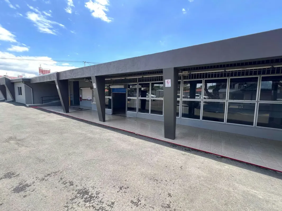 Se vende Centro Comercial en Turrucares