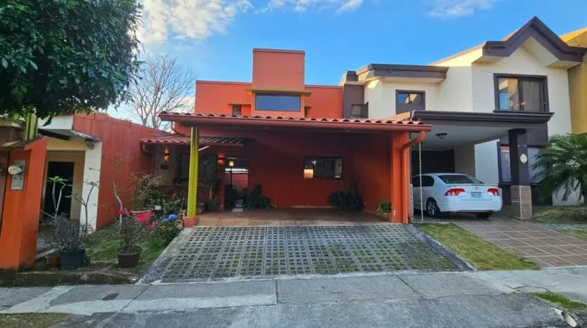 Home for Sale – Condominio Agua Clara | OPPORTUNITY PRICE!