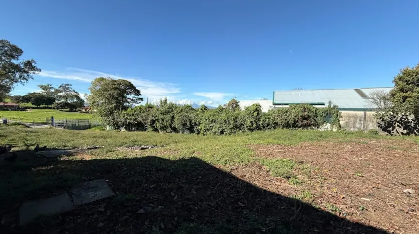 Flat Lot for Sale in a Beautiful Area — photo 2
