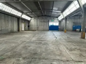 Se alquila Bodega Uruca con oficinas